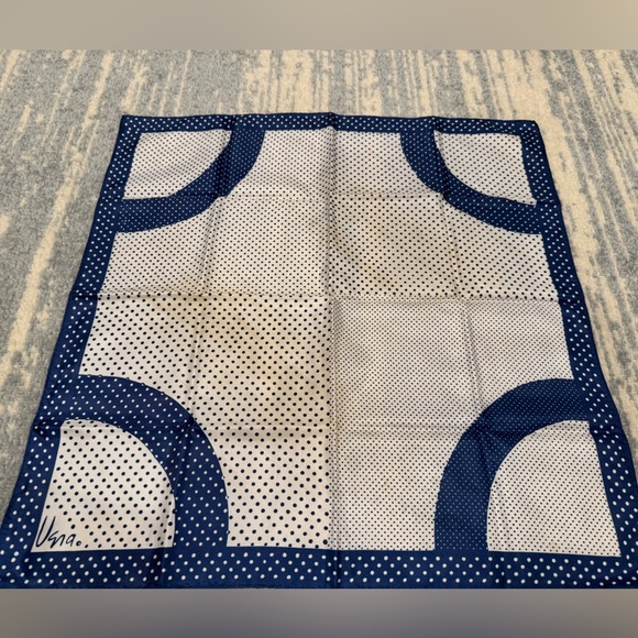 Vera Scarf - Picture 1 of 3